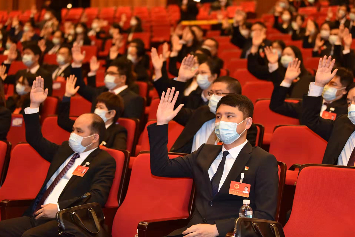 两会图集⑦ 市十六届人大一次会议闭幕