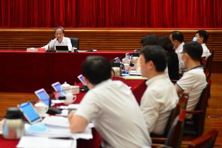 郭文海鼓励六镇街：努力竞跑，让经济实现脱胎换骨凤凰涅槃