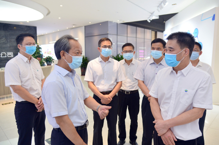 “稳企业的发展，才能稳我们的经济”！台风天，市委书记郭文海上门走访企业