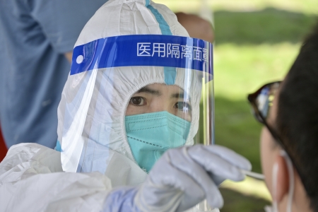 郭文海：坚持用好行之有效的战“疫”机制，确保防疫和发展两手抓两不误