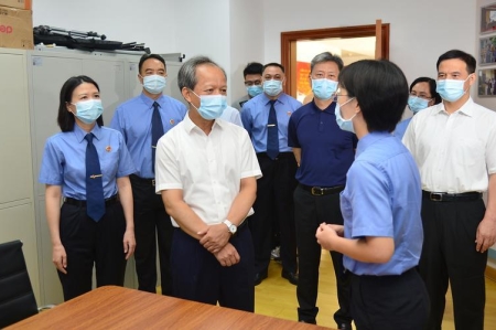 郭文海：全力做好防风险促稳定保平安各项工作