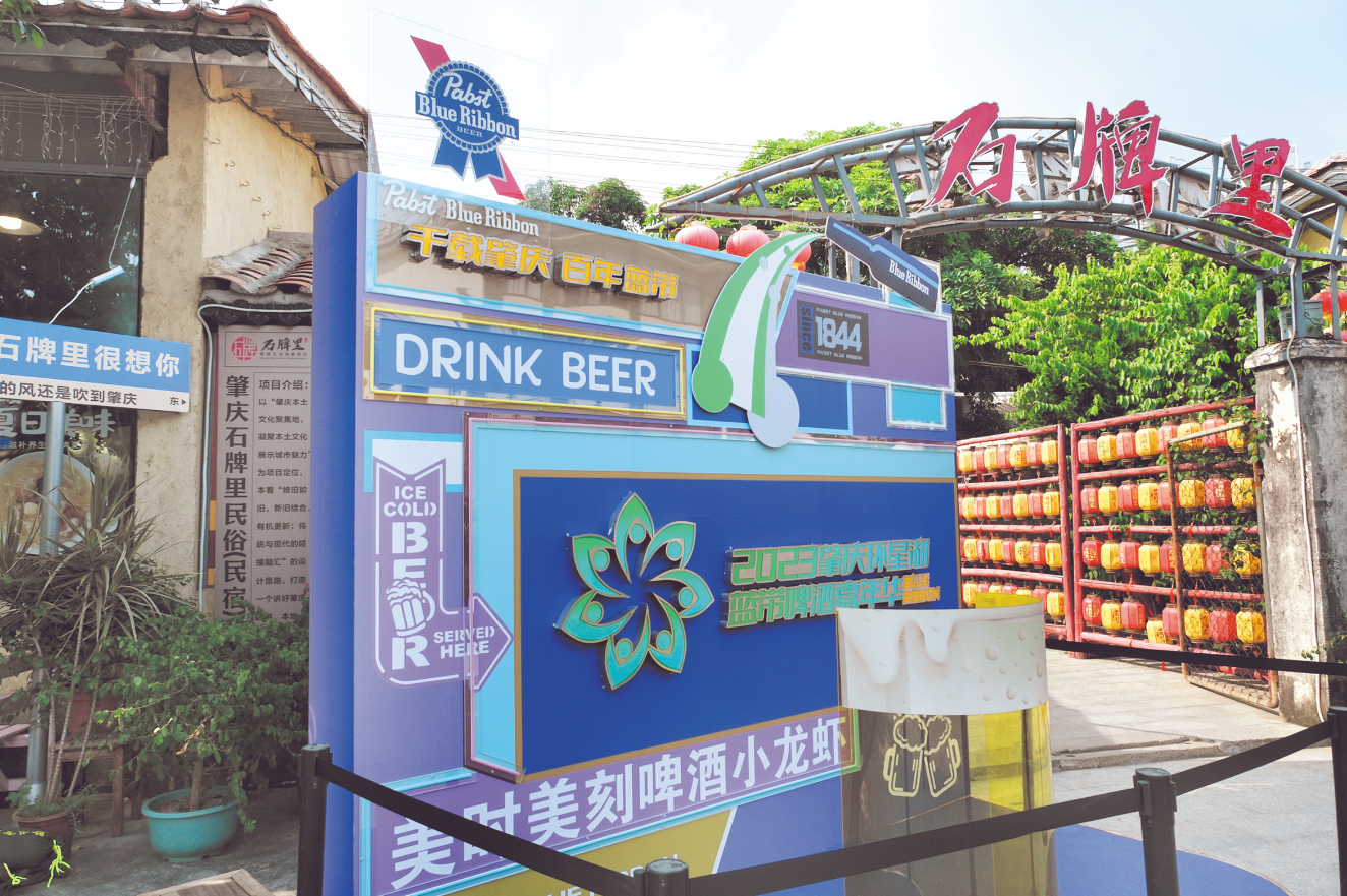 嘉年华环绕星湖布局会场。西江日报记者 吴勇强 摄.png
