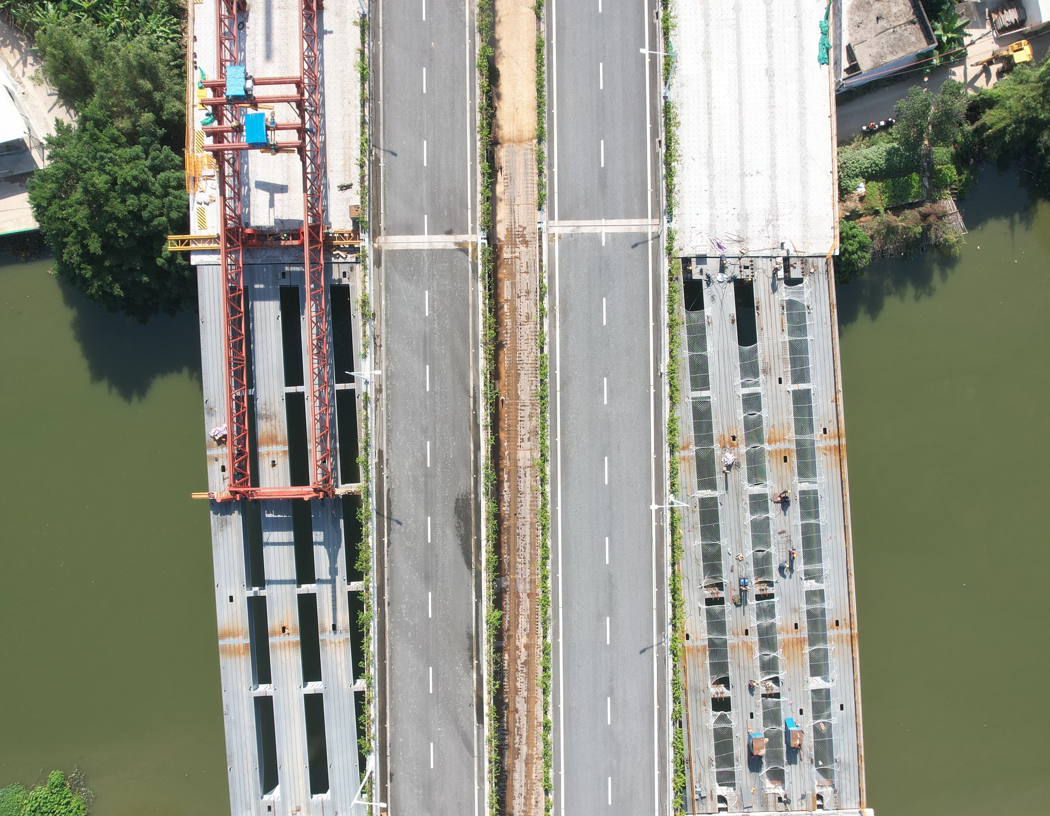 中山坦洲大道项目最新升高：茅湾涌大桥钢混叠合梁架设已毕