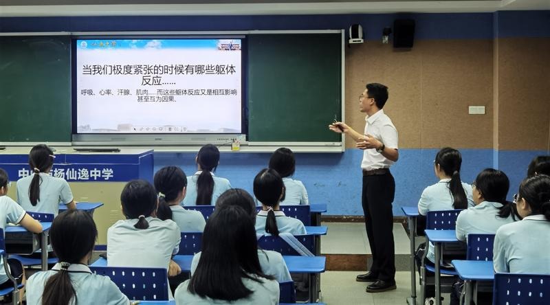 杨仙逸中学:开大食会,准备爱心糖水,为考生备考加点甜