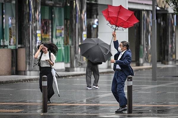 △受台风“珊珊”影响，日本多地迎来强风和降雨天气