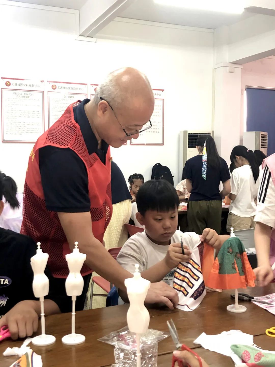 2沙溪理工学校党委副书记杨廷桦同志参与授课活动.jpg