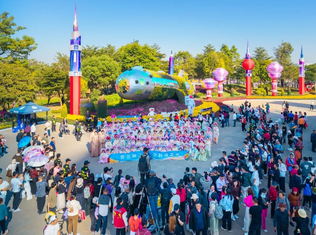 2025.11.29菊花会花神巡游_陈健鸿_摄007.JPG